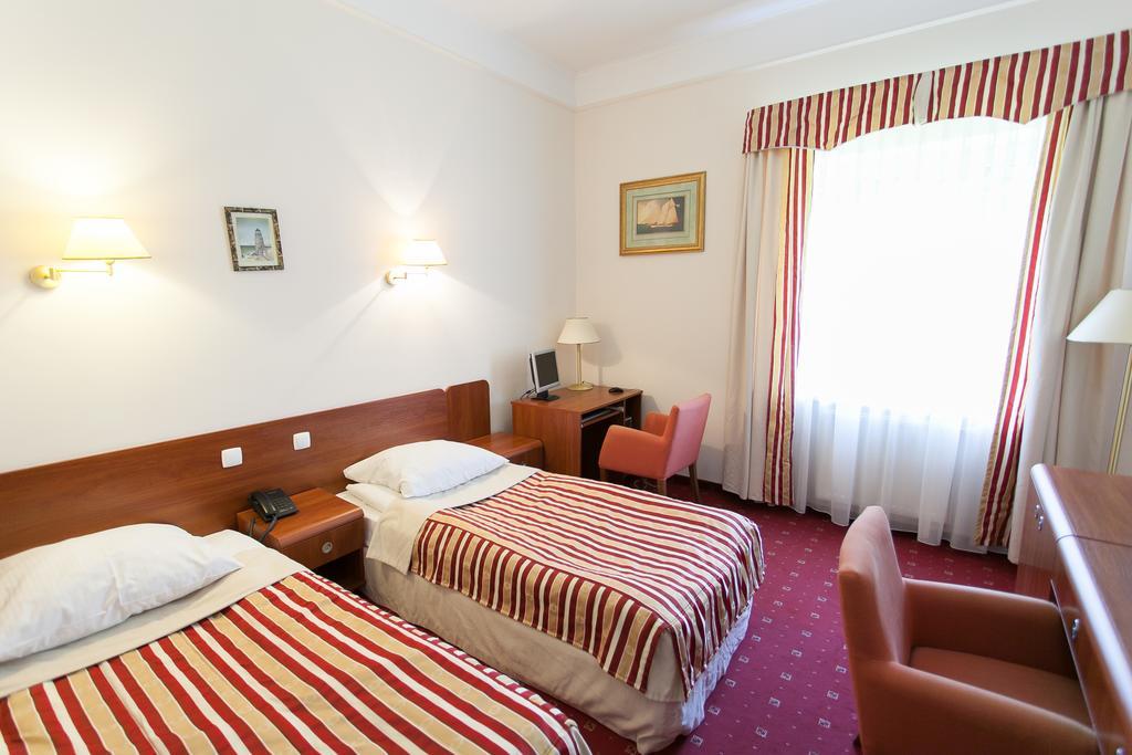 Hotel Twins II Warszawa Rum bild